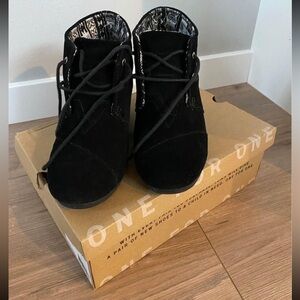 Toms suede wedges!!